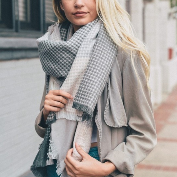 NEW Gray + Blush Pink Blanket Scarf - Picture 4 of 5